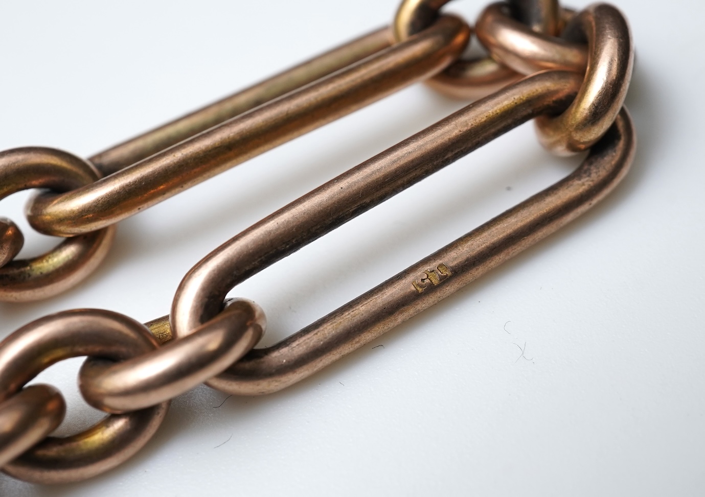 A Victorian gold chain and fob seal